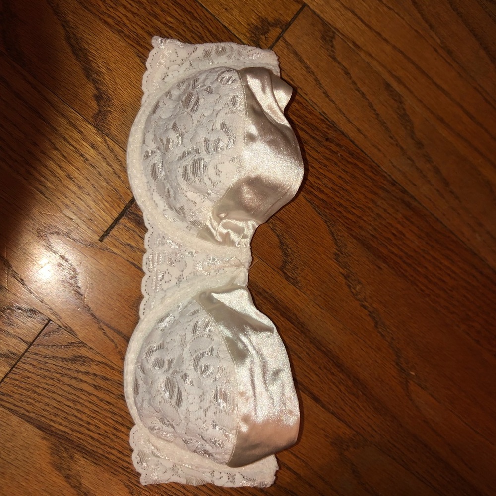 Strapless white and lace strapless bra 34C